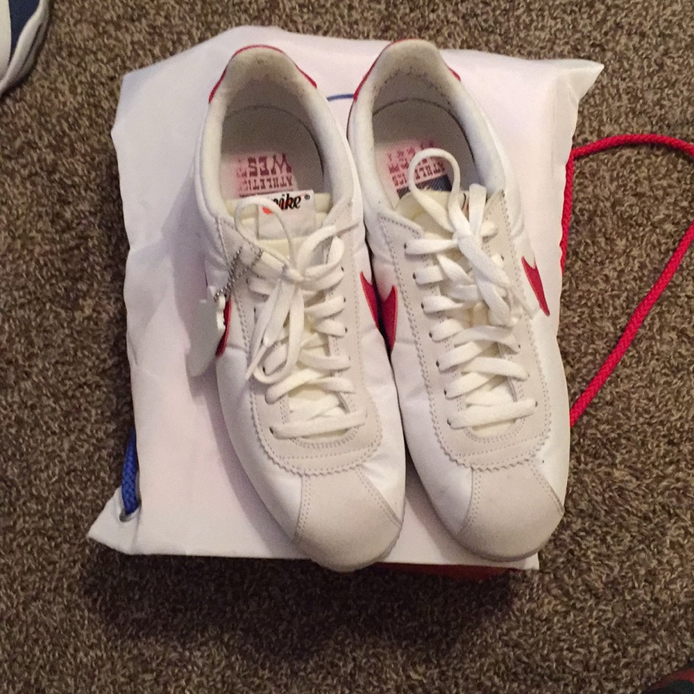 Nike Cortez “athletics west” aka forest gump.